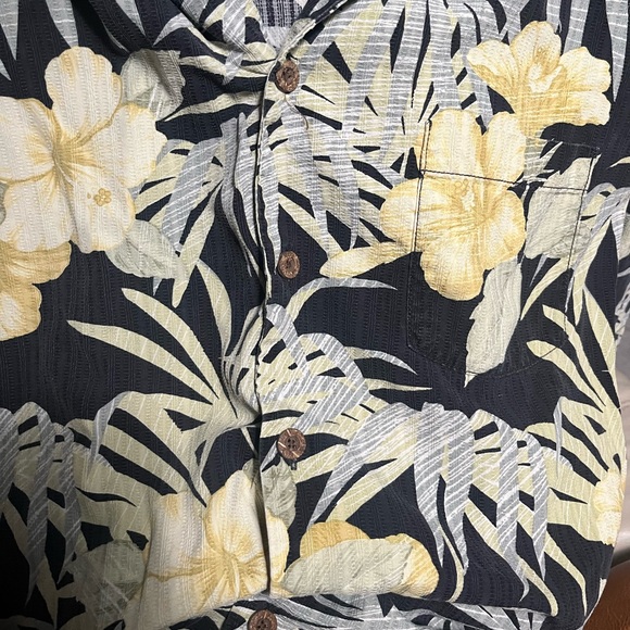 Tommy Bahama Hawaiian Shirt 🌺 - Picture 5 of 16